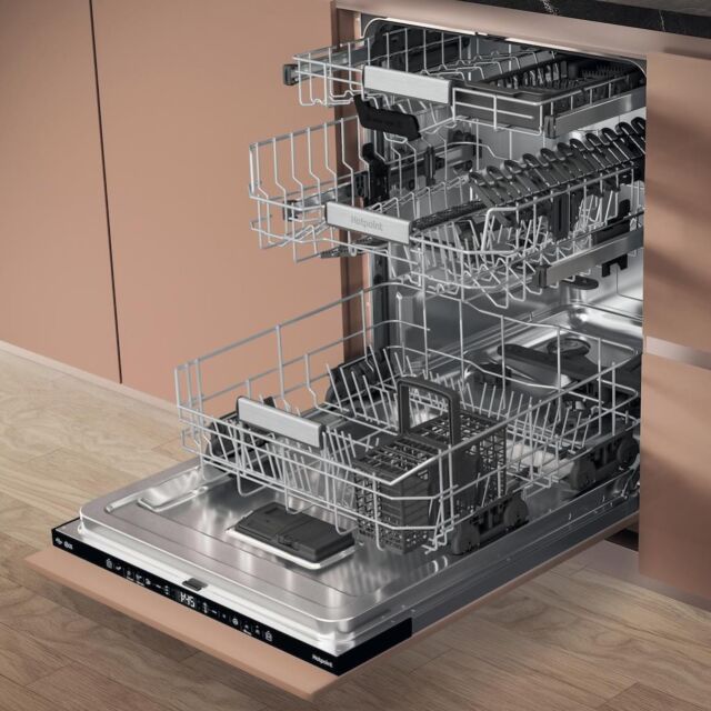 Hotpoint H8I HT59 LS UK Hydroforce Built-In 14 Place Setting Dishwasher