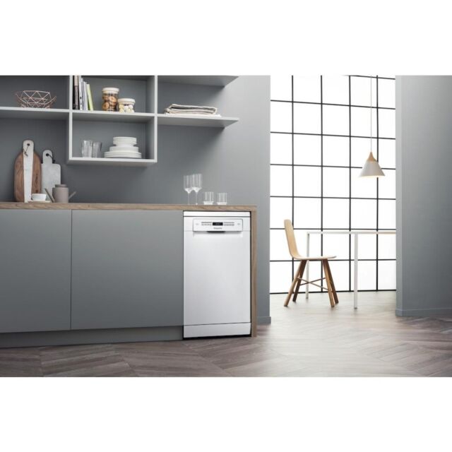 Hotpoint HSFO 3T223 W X UK N White, Slimline Dishwasher 10 Place