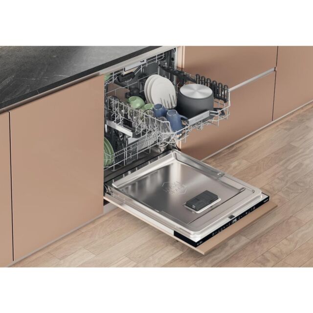 Hotpoint H8I HT59 LS UK Hydroforce Built-In 14 Place Setting Dishwasher