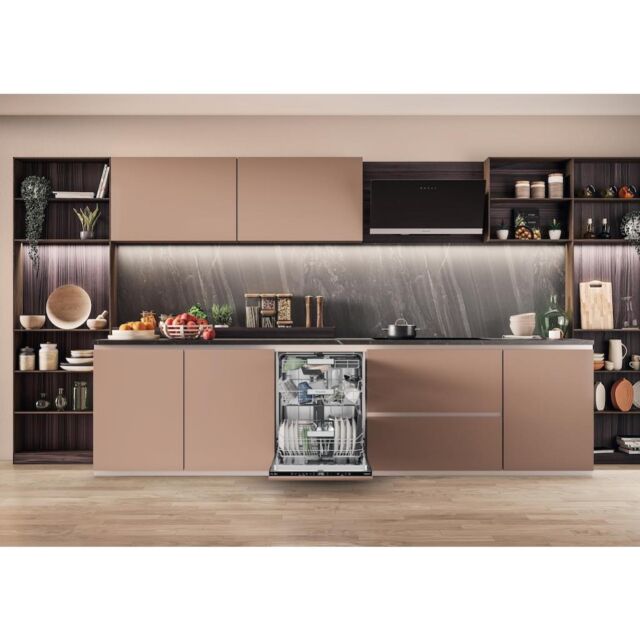 Hotpoint H8I HT59 LS UK Hydroforce Built-In 14 Place Setting Dishwasher